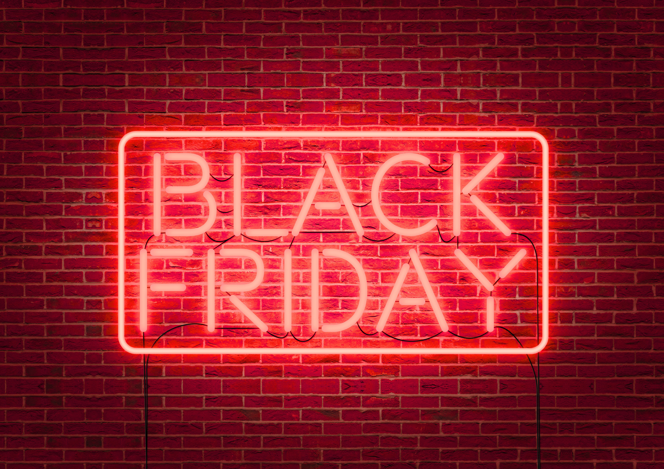 Black Friday Leuchtschild an roter Backsteinwand